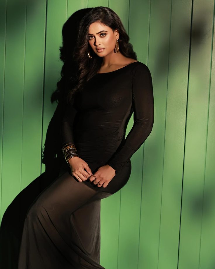 Shweta Tiwari's Curvy Figure In Black Bodycon Makes Jaws Drop - See Pics 941188