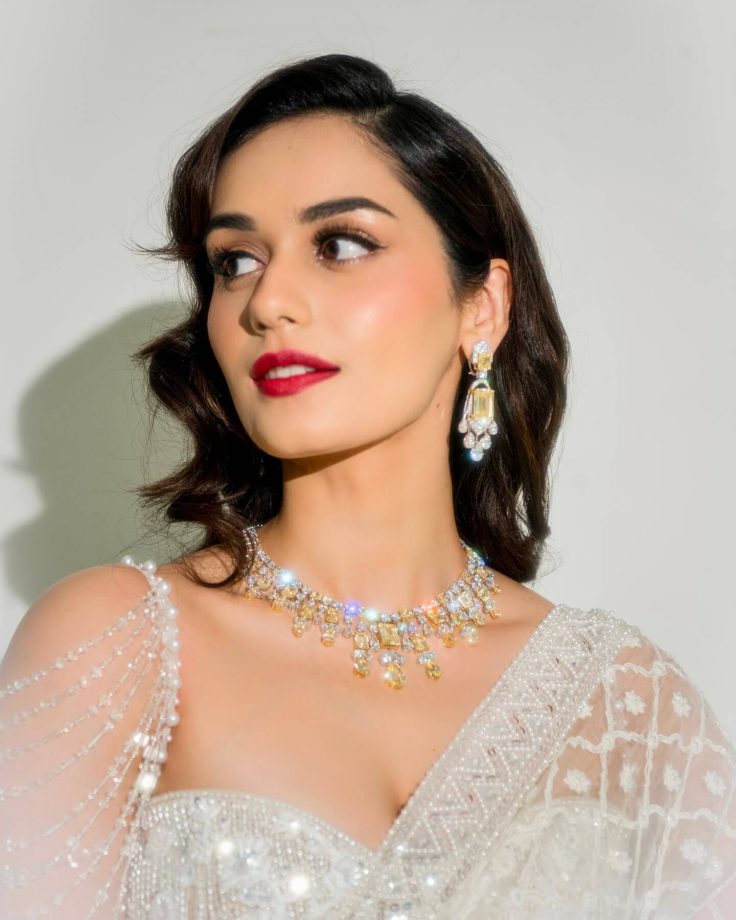 Sonam Kapoor In Gown Vs Manushi Chhillar In Saree: Who Is Stealing The Spotlight In White Attire? 939330