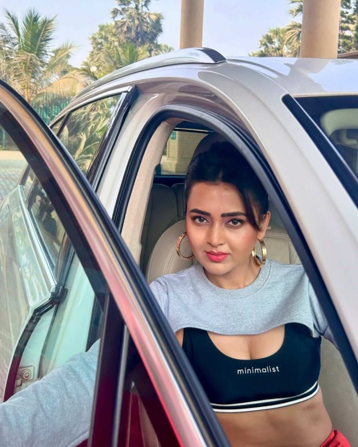 Tejasswi Prakash Serves Cool-Girl Vibes in Casual Fit 939781